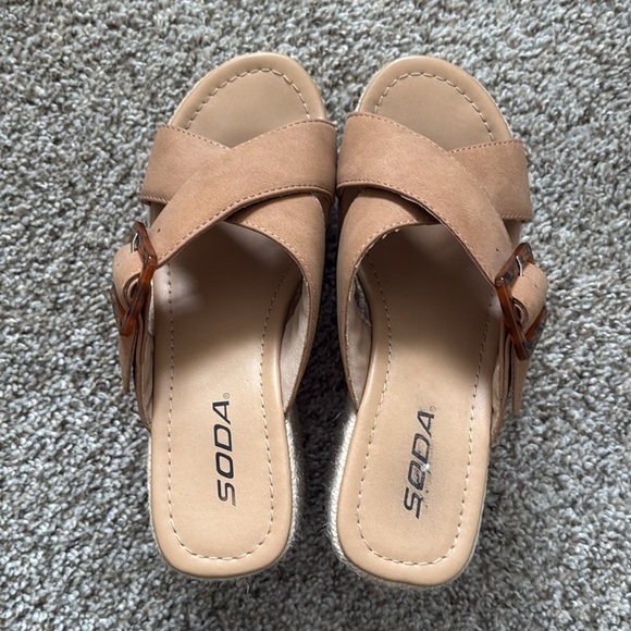 Soda Platform Sandals size 7 - Picture 5 of 7